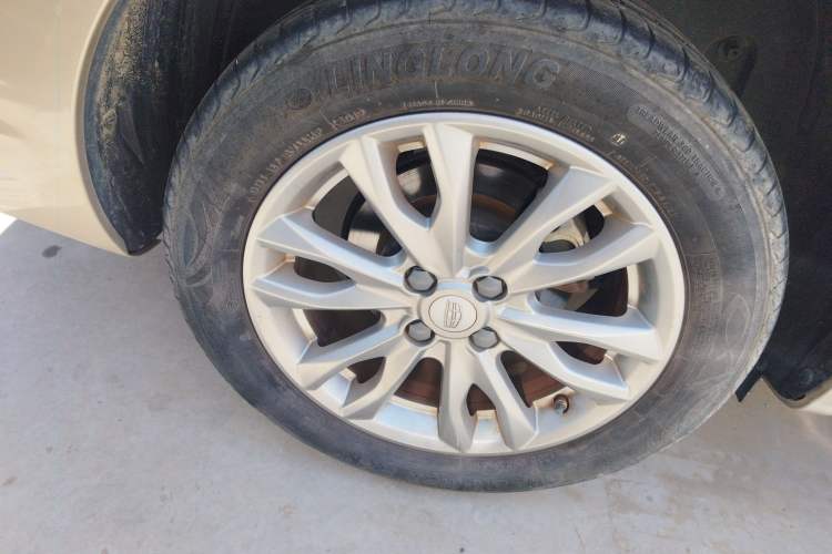 Used Geely Auto Vision 2019 Upgraded Model 1.5L Manual Luxury Version China VI Standard Exterior 8