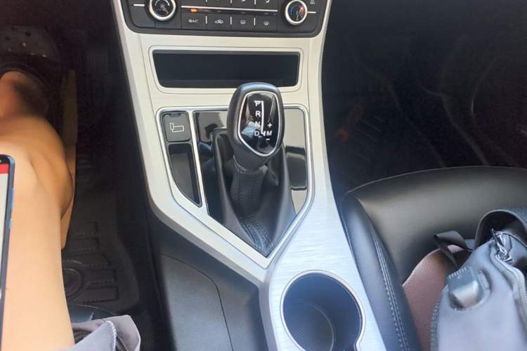 Used Geely Auto Vision 2019 Upgraded Model 1.5L CVT Luxury Version China VI Standard Gear Lever
