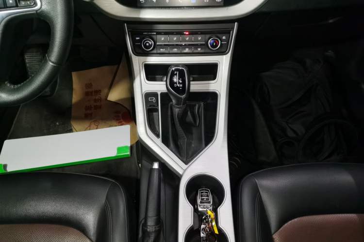 Used Geely Auto Vision 2019 Upgraded Model 1.5L CVT Luxury Version China VI Standard Gear Lever
