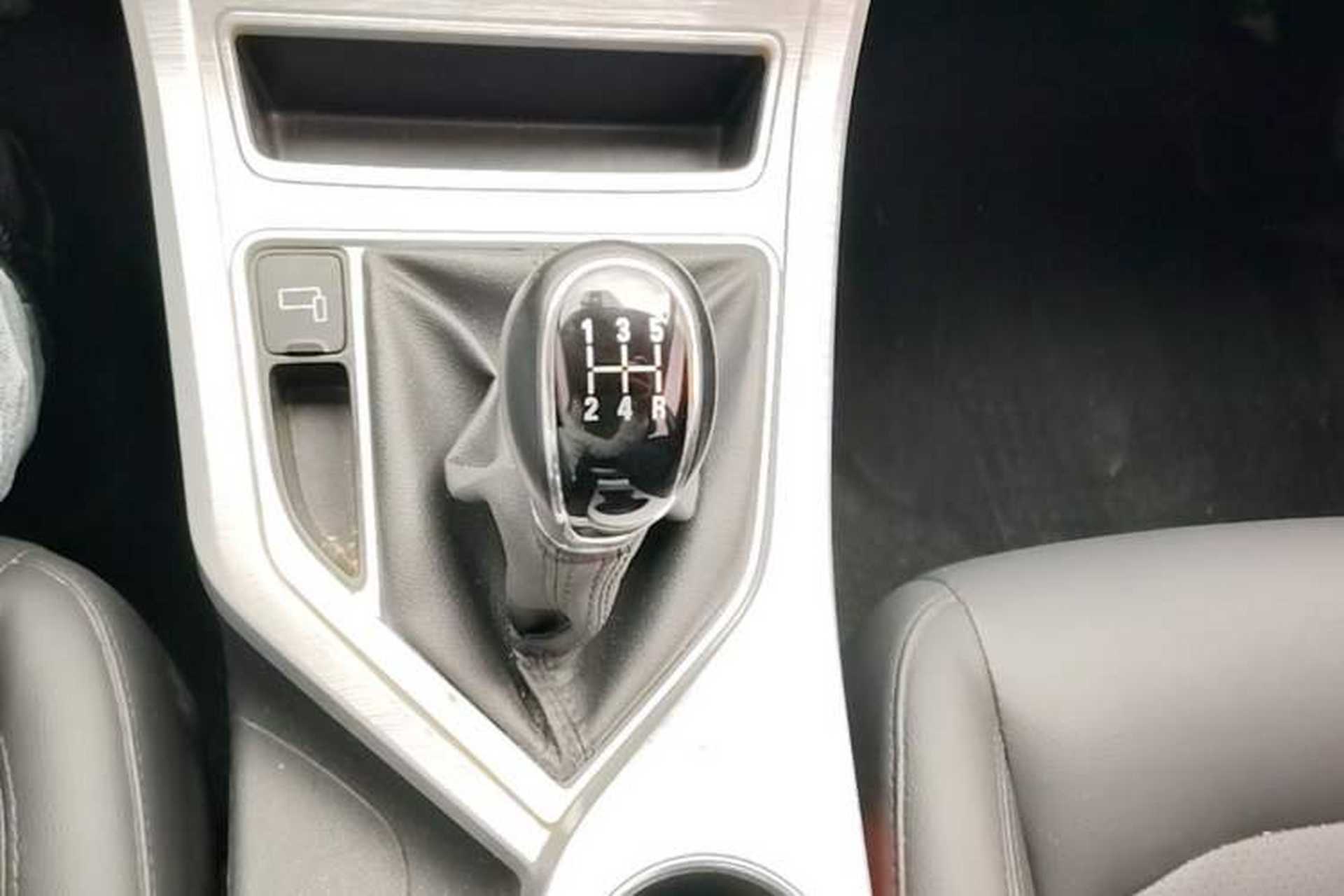 Used Geely Auto Vision 2019 Upgraded Model 1.5L Manual Luxury Version China V Standard Gear Lever