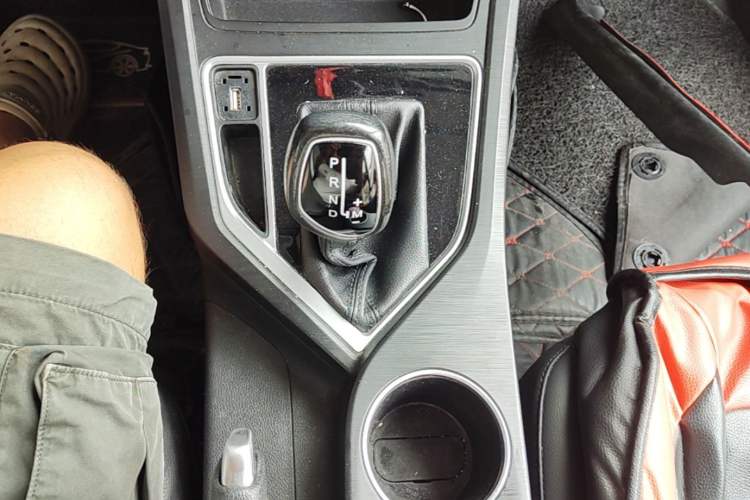 Used Geely Auto Vision 2019 Upgraded Model 1.5L Automatic Luxury Version China V Standard Gear Lever