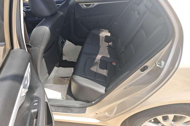 Used Geely Auto Vision 2019 Upgraded Model 1.5L Manual Luxury Version China VI Standard Interior 1
