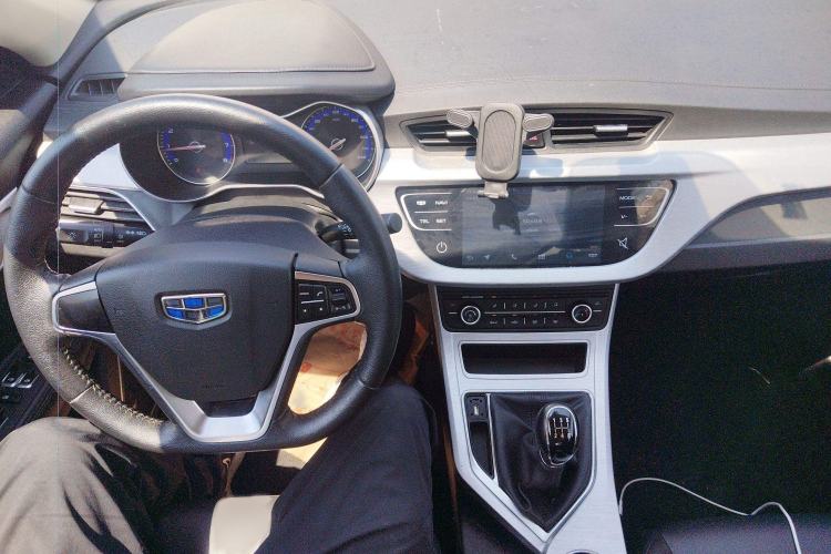 Used Geely Auto Vision 2019 Upgraded Model 1.5L Manual Luxury Version China VI Standard Interior 2