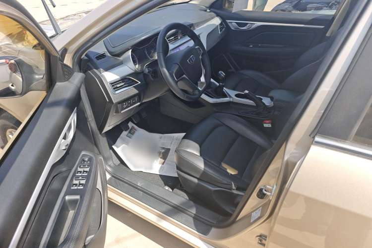 Used Geely Auto Vision 2019 Upgraded Model 1.5L Manual Luxury Version China VI Standard Interior 2