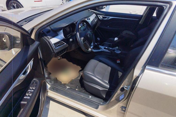 Used Geely Auto Vision 2019 Upgraded Model 1.5L Manual Luxury Version China VI Standard Interior 3
