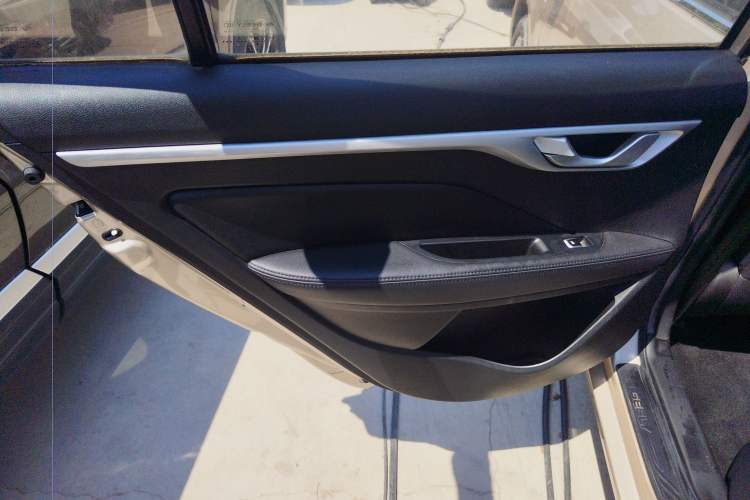 Used Geely Auto Vision 2019 Upgraded Model 1.5L Manual Luxury Version China VI Standard Interior 8