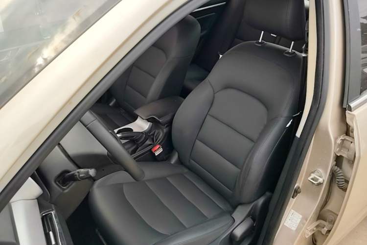Used Geely Auto Vision 2019 Upgraded Model 1.5L Manual Luxury Version China V Standard Left Front Seat