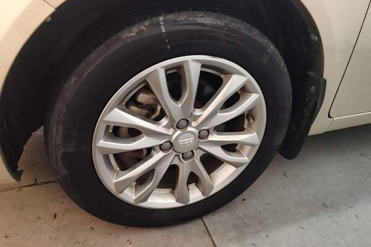 Used Geely Auto Vision 2019 Upgraded Model 1.5L CVT Luxury Version China VI Standard Left Front Wheel Hub