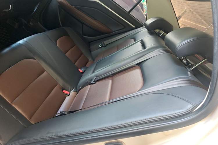 Used Geely Auto Vision 2019 Upgraded Model 1.5L CVT Luxury Version China VI Standard Left Rear Seat