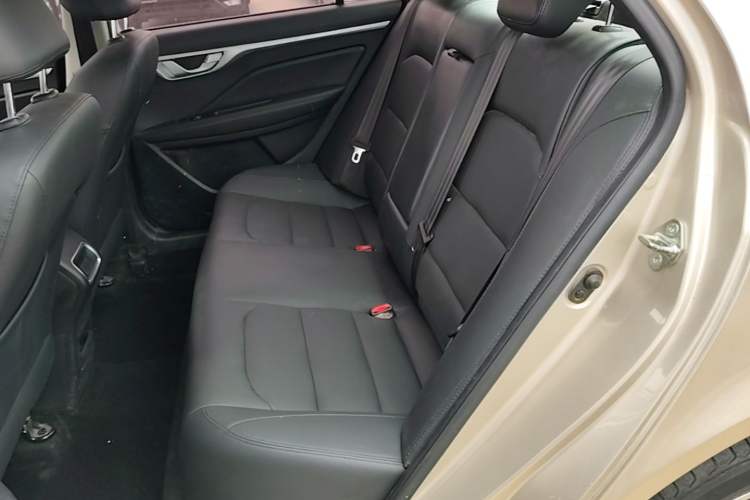 Used Geely Auto Vision 2019 Upgraded Model 1.5L Manual Luxury Version China V Standard Left Rear Seat