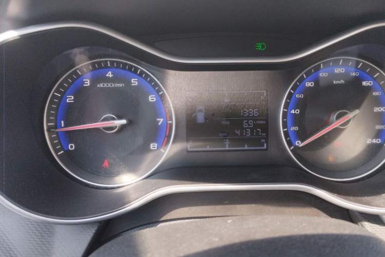 Used Geely Auto Vision 2019 Upgraded Model 1.5L Manual Luxury Version China VI Standard Odometer Close Up