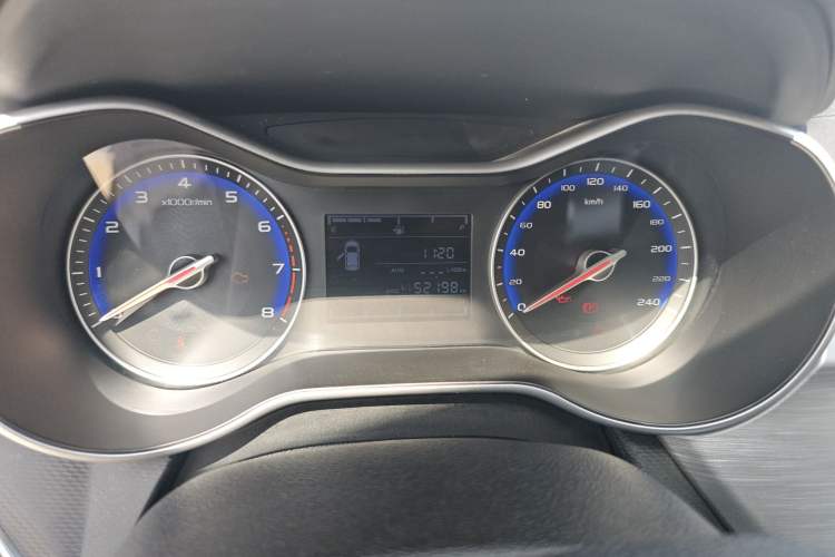 Used Geely Auto Vision 2019 Upgraded Model 1.5L Manual Luxury Version China VI Standard Odometer Close Up