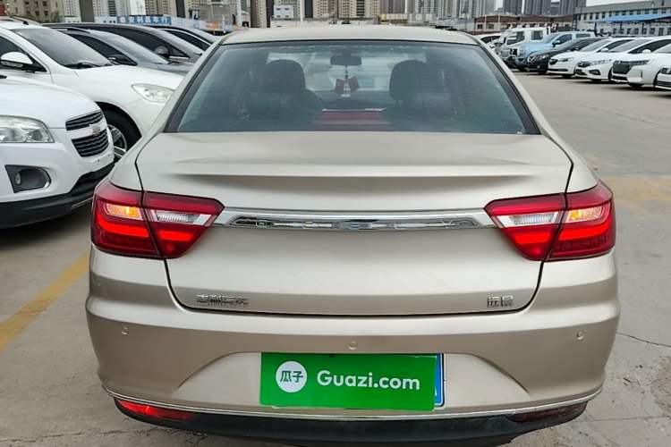 Used Geely Auto Vision 2019 Upgraded Model 1.5L Manual Luxury Version China V Standard Rear