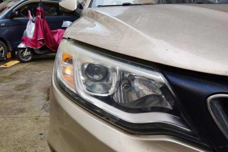 Used Geely Auto Vision 2019 Upgraded Model 1.5L CVT Luxury Version China VI Standard Right Front Headlight