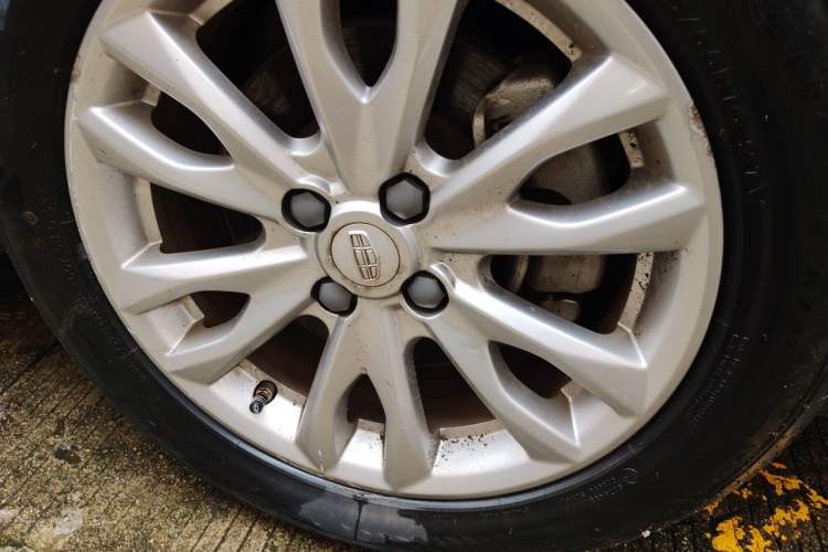 Used Geely Auto Vision 2019 Upgraded Model 1.5L CVT Luxury Version China VI Standard Right Front Wheel Hub