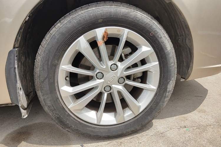 Used Geely Auto Vision 2019 Upgraded Model 1.5L Automatic Luxury Version China V Standard Right Front Wheel Hub