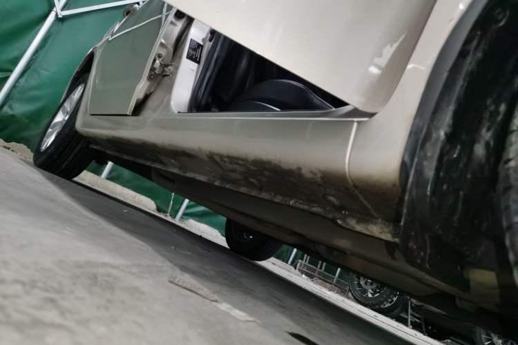 Used Geely Auto Vision 2019 Upgraded Model 1.5L CVT Luxury Version China VI Standard Right Side Sill