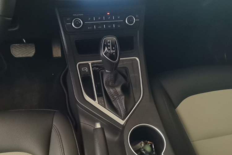 Used Geely Auto Vision 2020 Revised Version 1.5L CVT Asian Games Edition Gear Lever