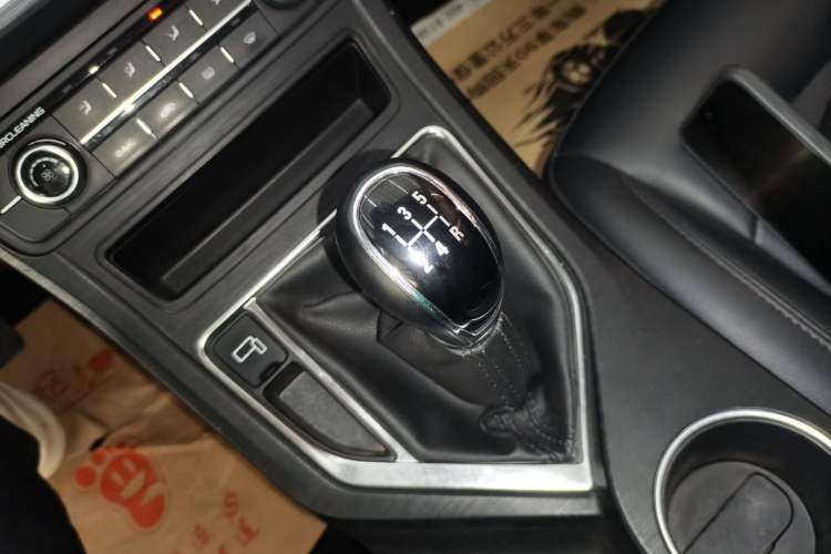 Used Geely Auto Vision 2020 1.5L Manual Value Edition Gear Lever