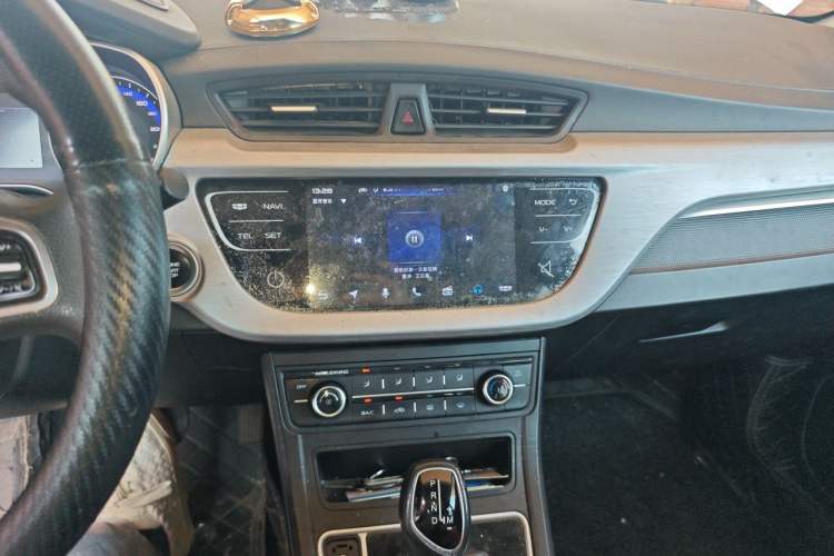 Used Geely Auto Vision 2020 1.5L CVT Value Edition Audio And AC Panel