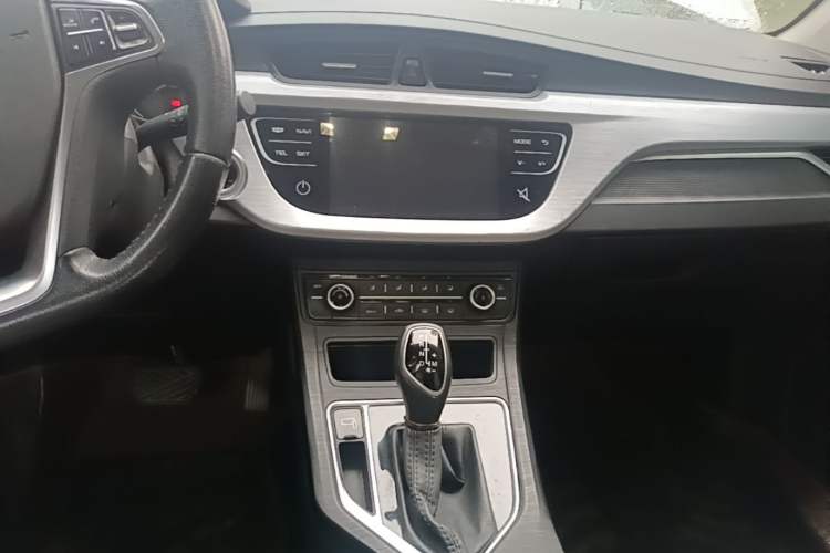 Used Geely Auto Vision 2020 Revised Version 1.5L CVT Asian Games Edition Audio And AC Panel