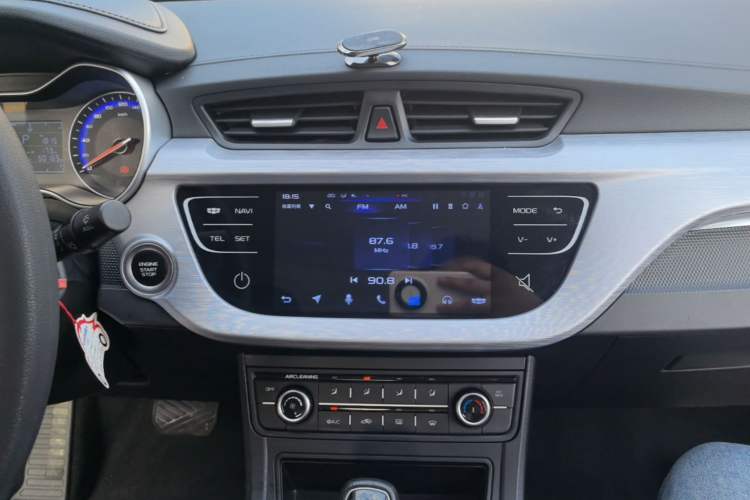 Used Geely Auto Vision 2020 1.5L CVT Value Edition Audio And AC Panel