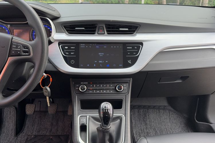 Used Geely Auto Vision 2020 1.5L Manual Value Edition Audio And AC Panel
