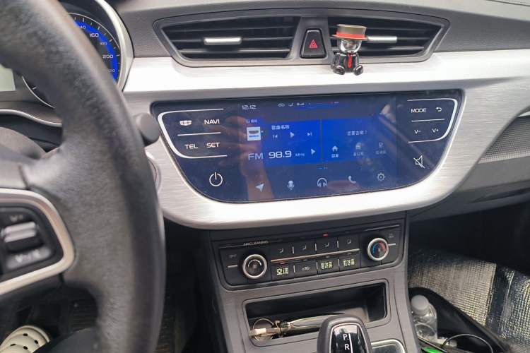 Used Geely Auto Vision 2020 1.5L CVT Asian Games Edition Audio And AC Panel