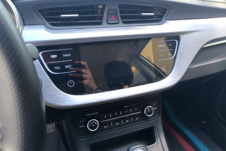 Used Geely Auto Vision 2020 1.5L CVT Value Edition Audio And AC Panel
