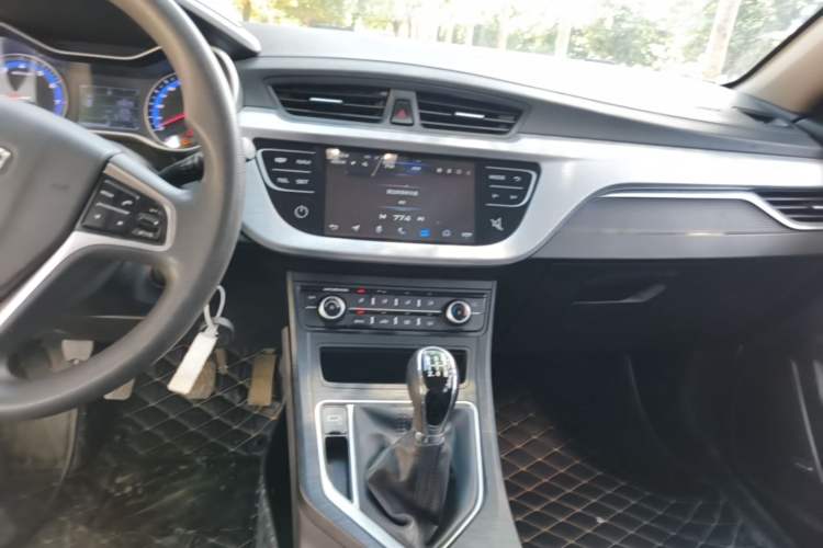 Used Geely Auto Vision 2020 1.5L Manual Value Edition Audio And AC Panel