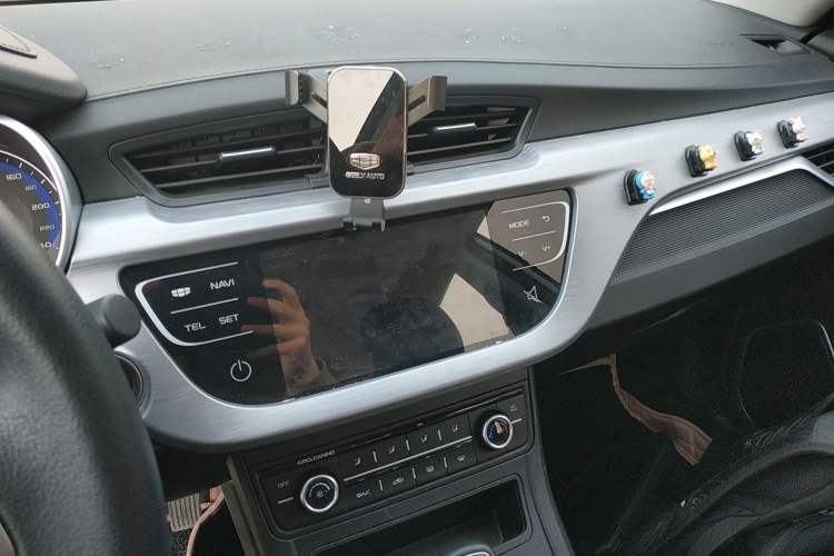 Used Geely Auto Vision 2020 Revised Version 1.5L CVT Asian Games Edition Audio And AC Panel