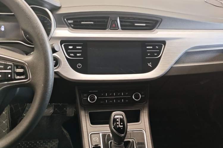 Used Geely Auto Vision 2020 1.5L CVT Value Edition Audio And AC Panel