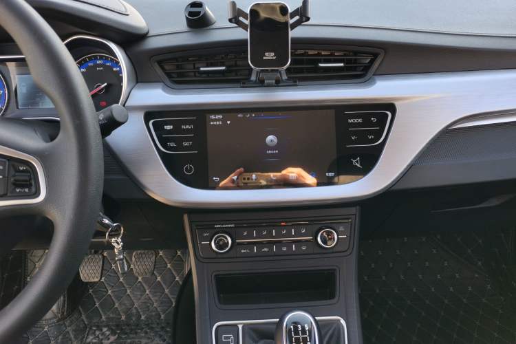 Used Geely Auto Vision 2020 1.5L Manual Value Edition Audio And AC Panel