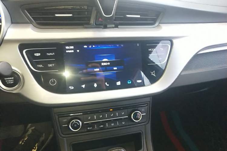 Used Geely Auto Vision 2020 Revised Version 1.5L CVT Asian Games Edition Audio And AC Panel