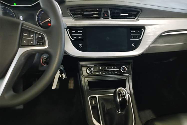 Used Geely Auto Vision 2020 1.5L Manual Value Edition Audio And AC Panel