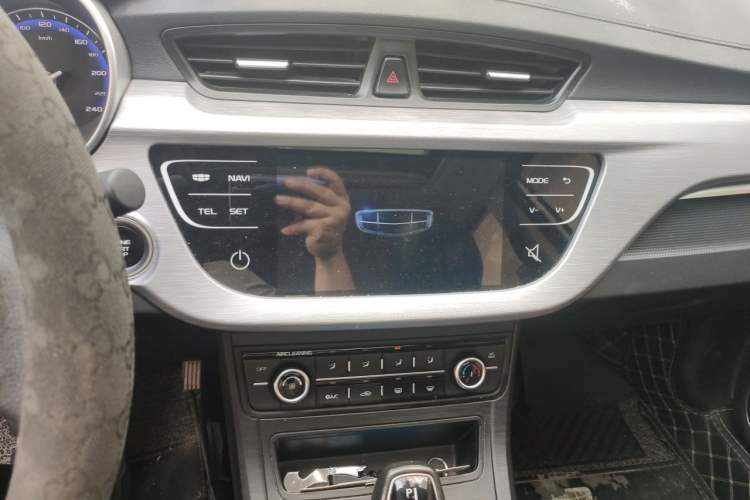 Used Geely Auto Vision 2020 1.5L CVT Luxury Model Audio And AC Panel