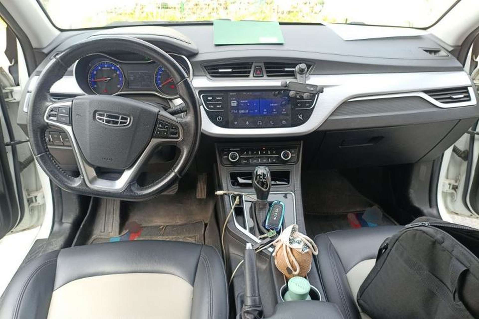 Used Geely Auto Vision 2020 Revised Version 1.5L CVT Asian Games Edition Center Console