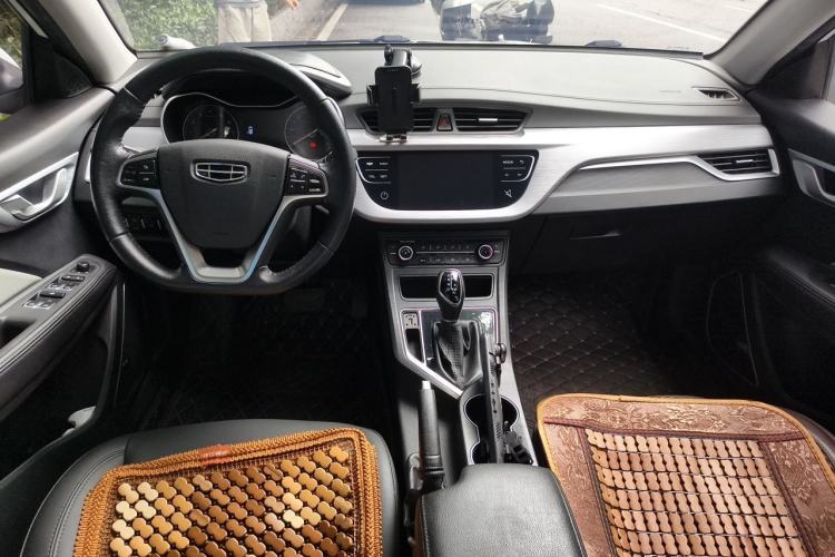 Used Geely Auto Vision 2020 Revised Version 1.5L CVT Asian Games Edition Center Console