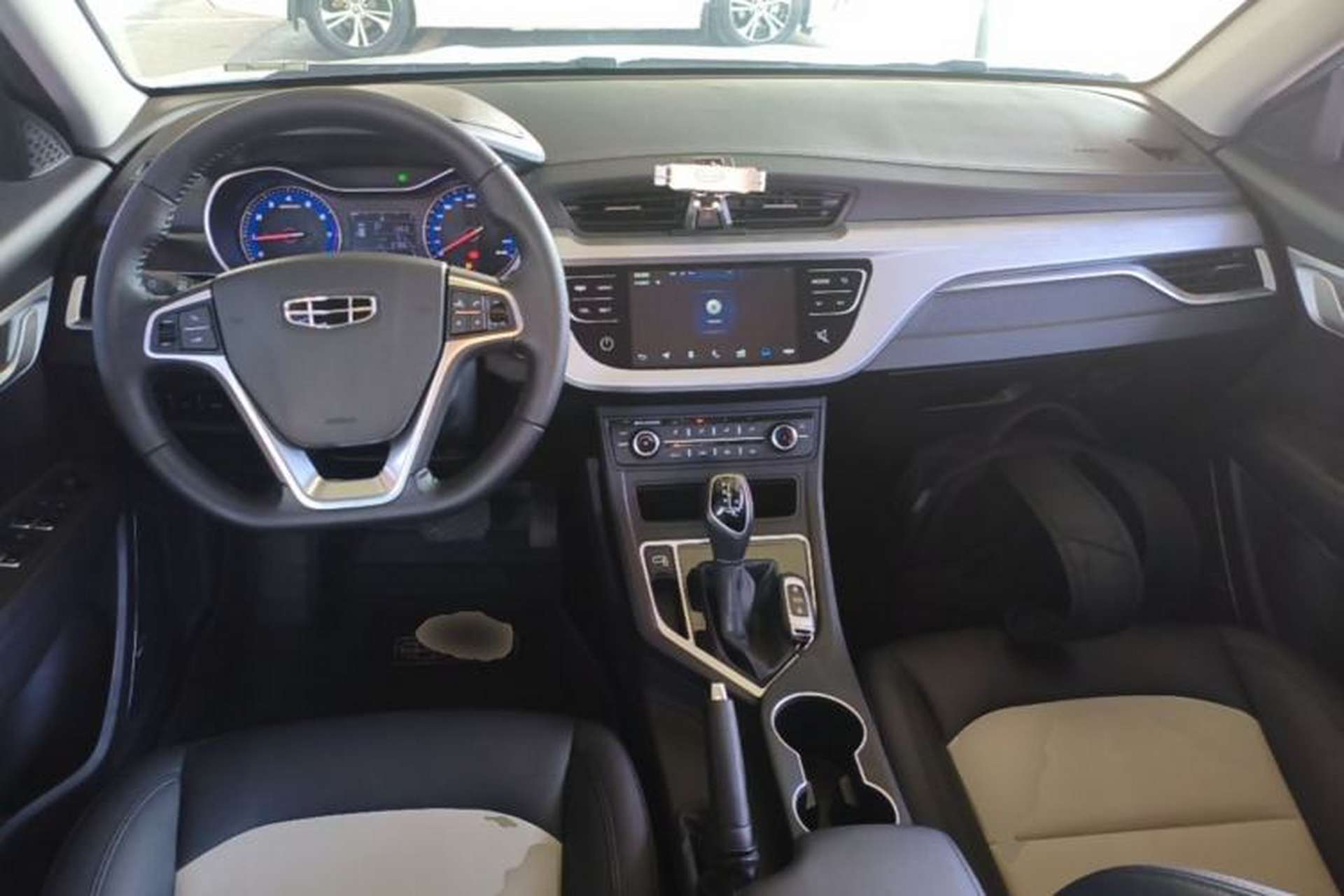 Used Geely Auto Vision 2020 Revised Version 1.5L CVT Asian Games Edition Center Console