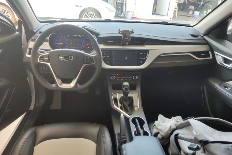 Used Geely Auto Vision 2020 Revised Version 1.5L CVT Asian Games Edition Center Console