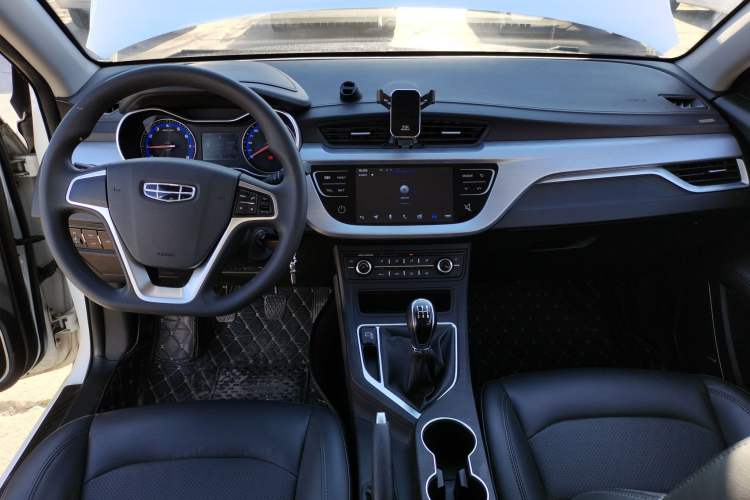 Used Geely Auto Vision 2020 1.5L Manual Value Edition Center Console
