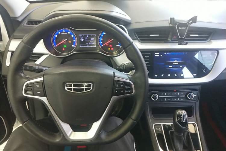 Used Geely Auto Vision 2020 Revised Version 1.5L CVT Asian Games Edition Center Console