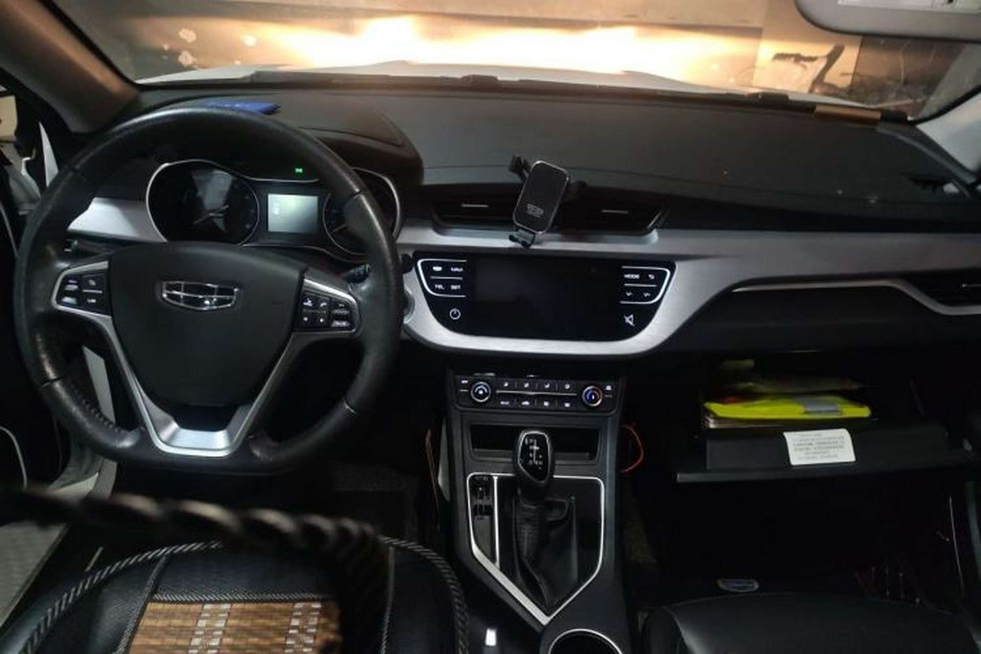 Used Geely Auto Vision 2020 Revised Version 1.5L CVT Asian Games Edition Center Console