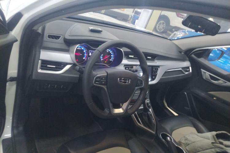 Used Geely Auto Vision 2020 Revised Version 1.5L CVT Asian Games Edition Center Console