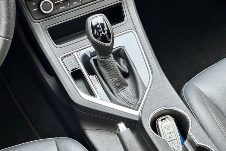 Used Geely Auto Vision 2020 Revised Version 1.5L CVT Asian Games Edition Gear Lever