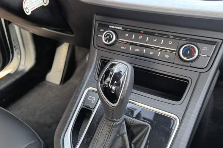 Used Geely Auto Vision 2020 1.5L CVT Value Edition Gear Lever