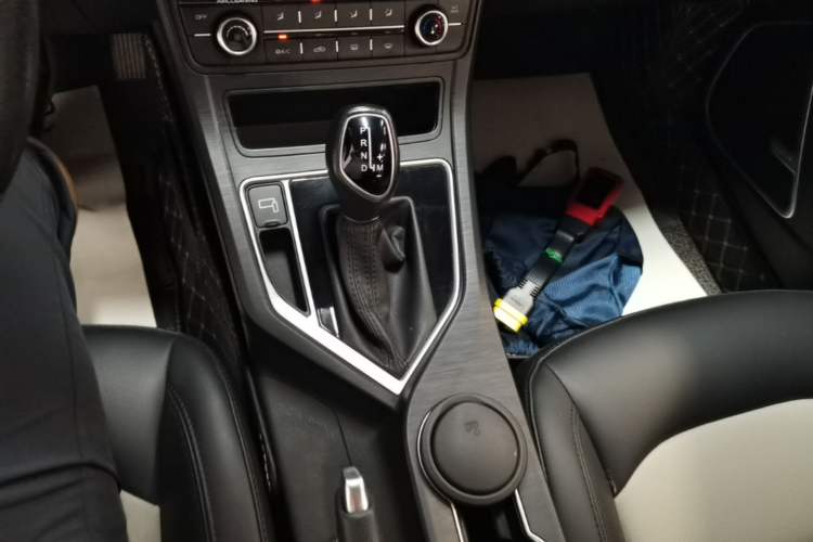 Used Geely Auto Vision 2020 Revised Version 1.5L CVT Asian Games Edition Gear Lever