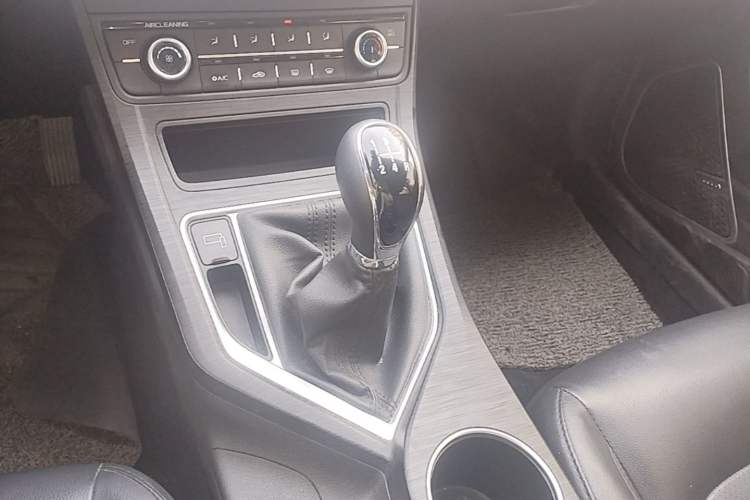 Used Geely Auto Vision 2020 Revised 1.5L Manual Asian Games Edition Gear Lever