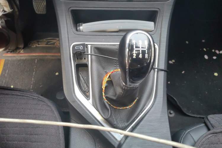Used Geely Auto Vision 2020 1.5L Manual Value Edition Gear Lever