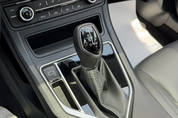 Used Geely Auto Vision 2020 Revised Version 1.5L CVT Asian Games Edition Gear Lever
